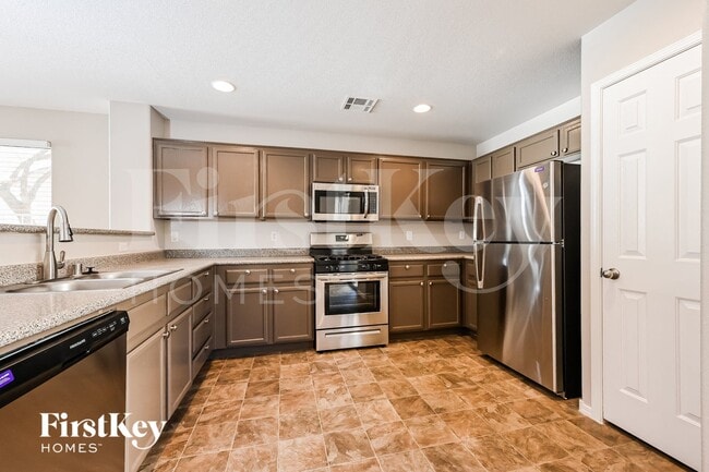 Foto del edificio - 5935 Bristol Crest Ln