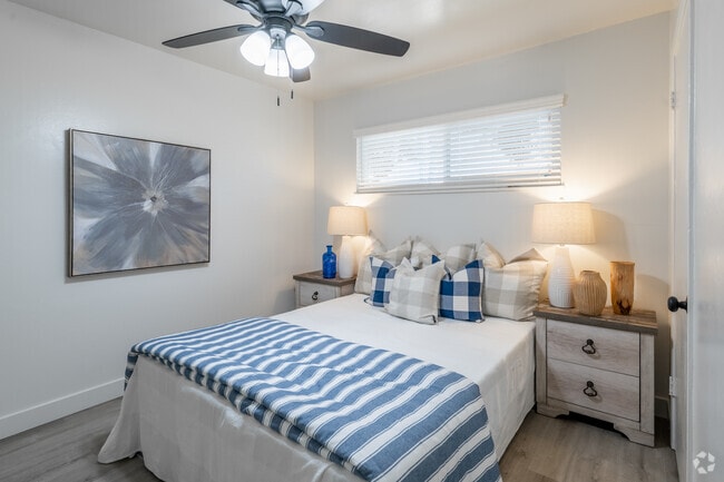 2 habitaciones, 1 baño - 669 pies cuadrados - Dormitorio 1 - 870-899 S Philadelphia St.