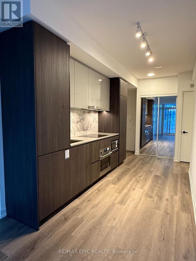 Photo du bâtiment - 8 Interchange Wy