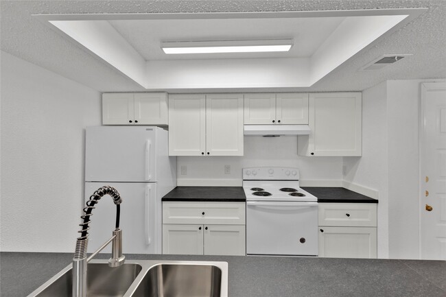 Building Photo - 2830 S Bartell Dr