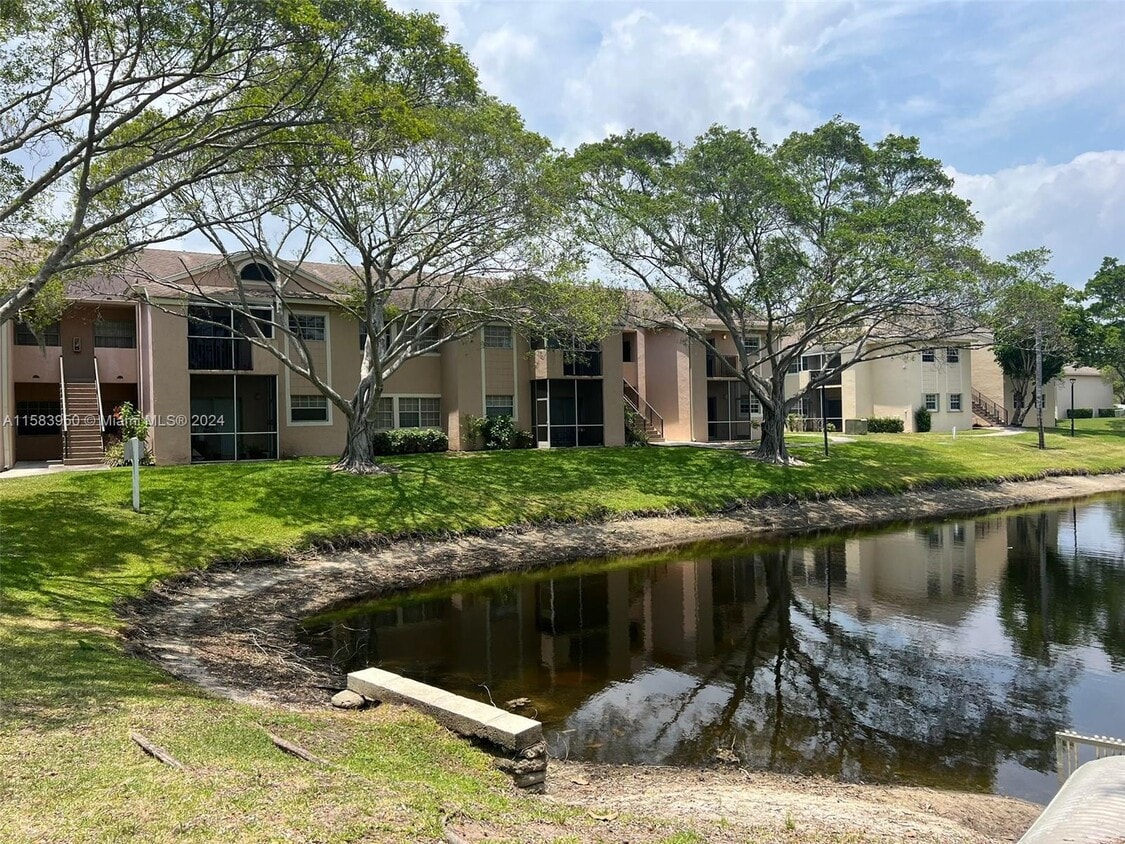 601 Cypress Lake Blvd Unit N14, Pompano Beach, FL 33064 Condo for Rent in Pompano Beach, FL