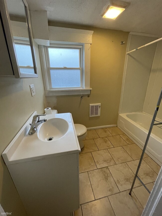 Building Photo - 2 br, 1 bath Duplex - 7111 Elton Avenue 2