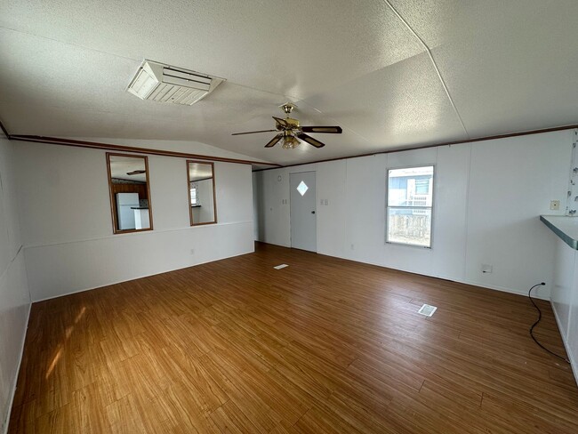 Building Photo - 3 Bedroom 2 Bathroom trailer available to ...