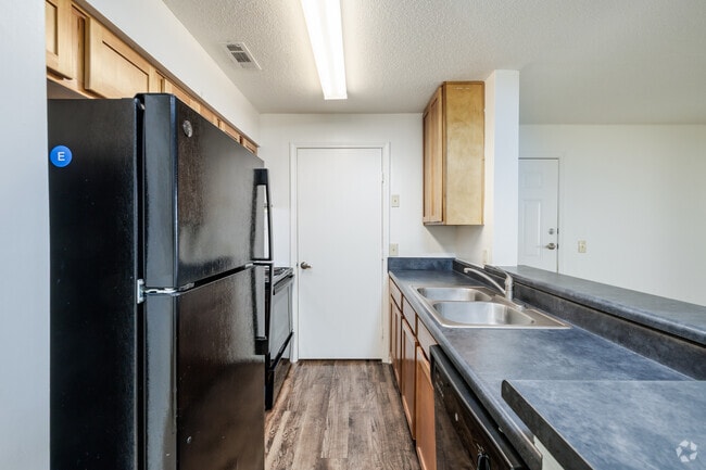 2BR, 2BA - 1,000SF - Kitchen - Magruder Run