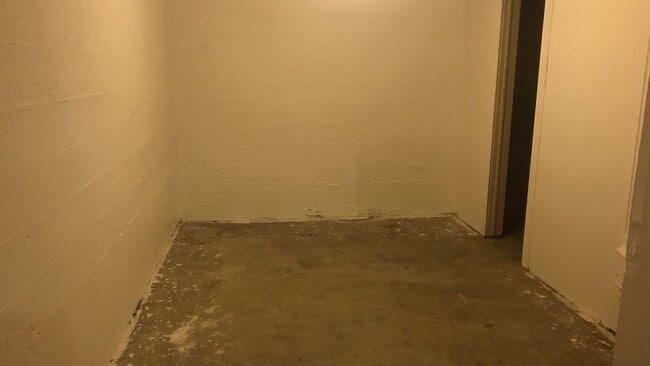 Building Photo - 675-677 NE Opal Street