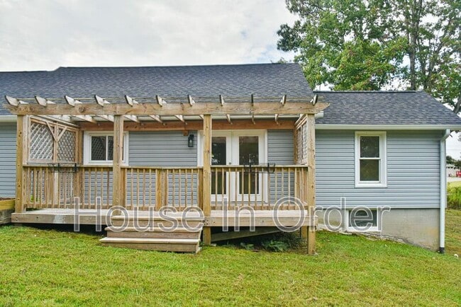 Building Photo - 134 Goldview Rd