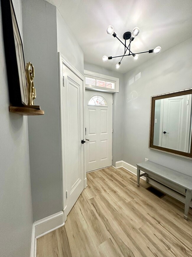 Área del vestíbulo - 512 Mellon St SE