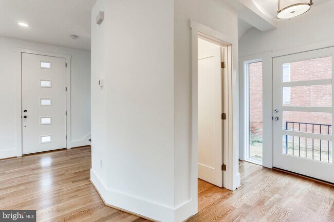 Foto del edificio - 2421 16th St N
