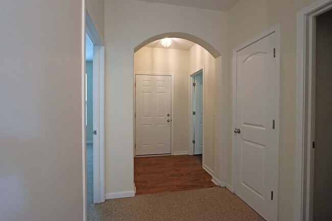 Building Photo - 5595 Eagle River Dr