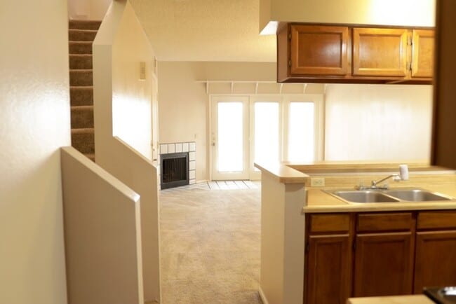 Building Photo - Listed by Trekk Realty LLC