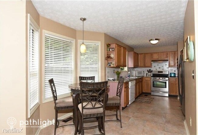 Building Photo - 4 br, 2.5 bath House - 54 Chase Ridge Ct UNIT