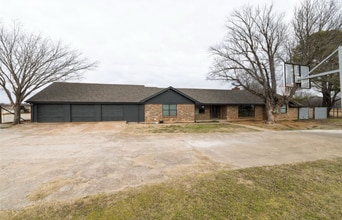 Building Photo - 3193 E State Hwy 114