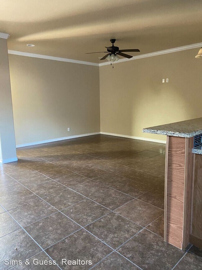Building Photo - 4 br, 2.5 bath House - 1005 Old Course Road