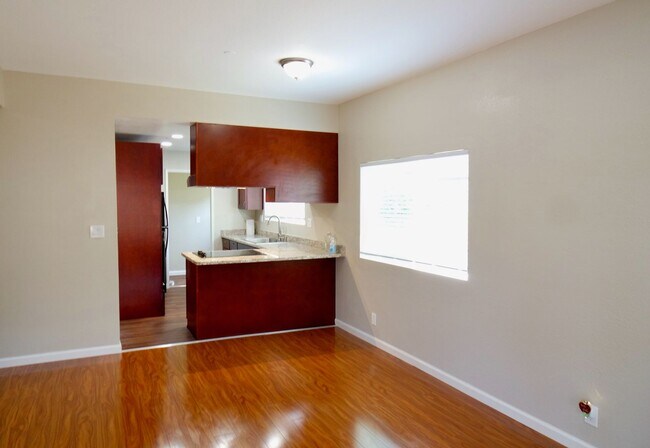 Foto del edificio - Duplex Near Downtown Sunnyvale