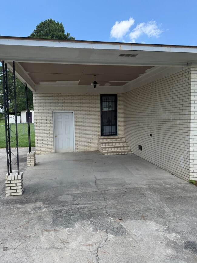 Foto del edificio - CUTE 3 BR, 1 BA BRICK HOME IN CONVENIENT MT OLIVE LOCATION