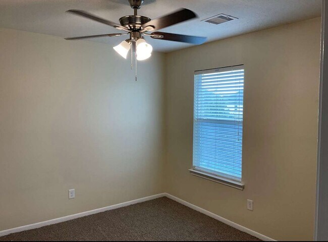 Foto del edificio - 13206 Ambrose Drive