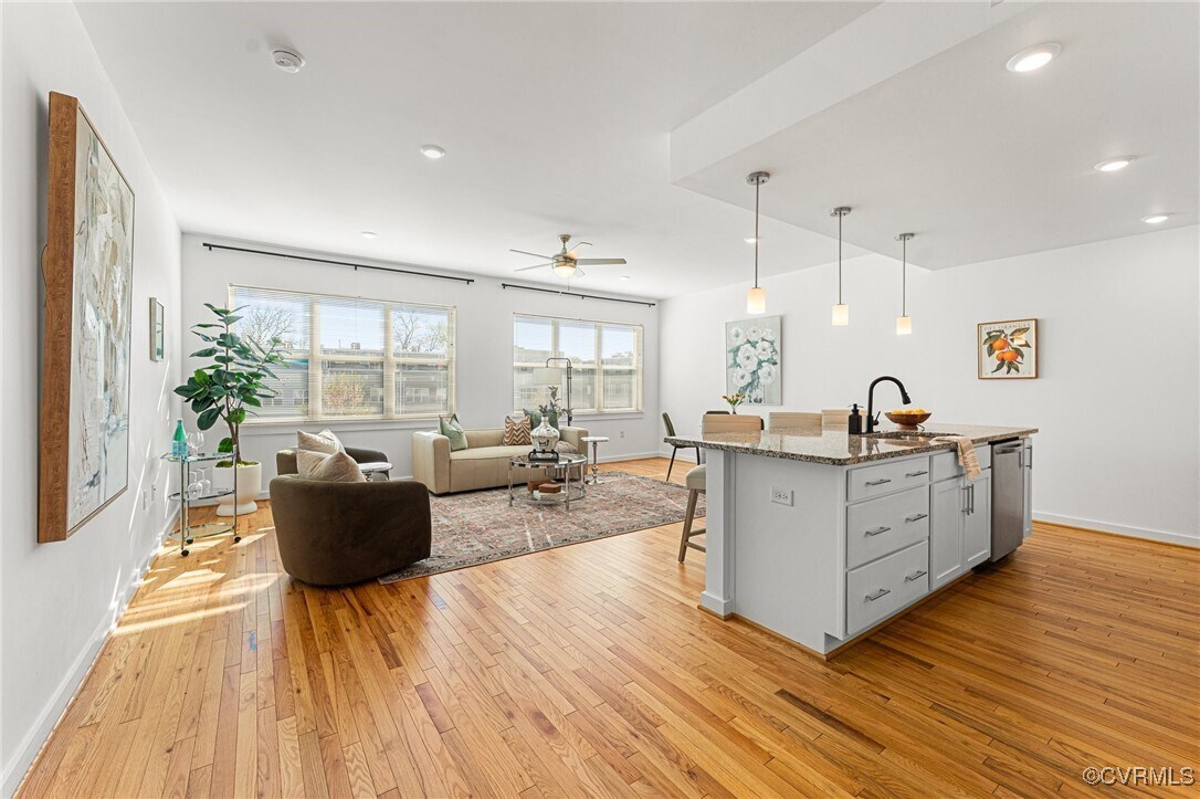 Foto principal - 108 W 12th St E