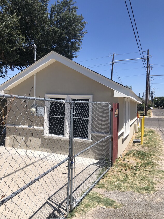 Primary Photo - 1522 N Dunlap Ave