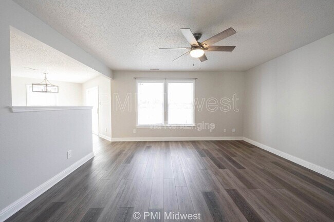 Foto del edificio - 859 Runnymede Dr