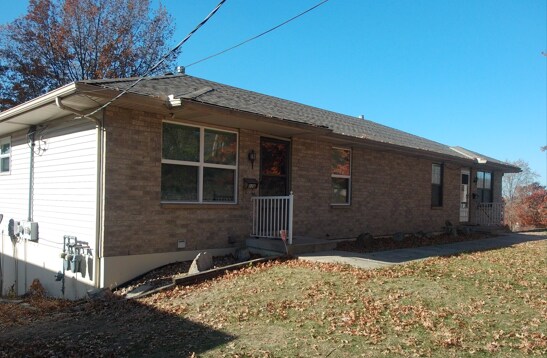 Foto del edificio - Fully rehabbed duplex with 3 bedrooms and 2 baths in Sugar Creek, MO