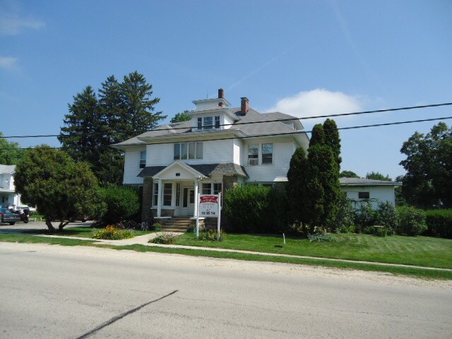 Building Photo - 310 N Elm St