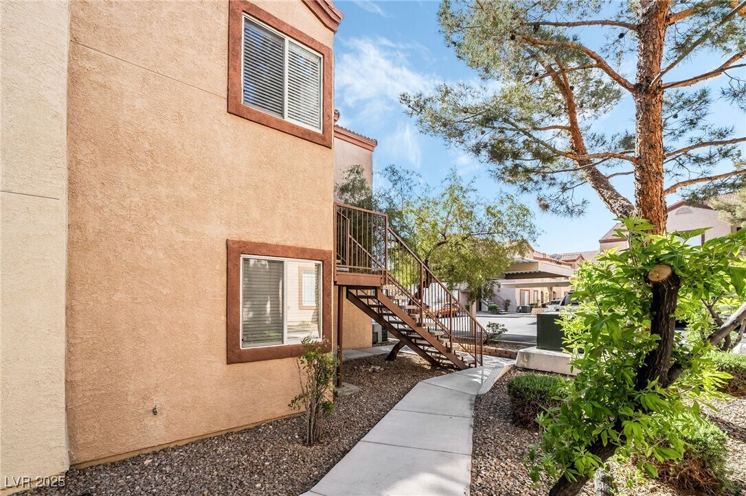 Foto principal - 9580 W Reno Ave