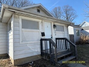 Building Photo - 3219 S Vine St