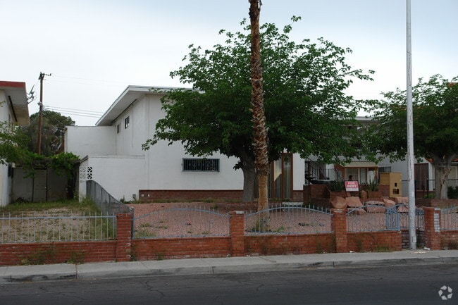 Building Photo - 3381 Rome St