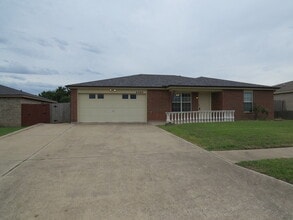 Building Photo - 4402 Janelle Dr