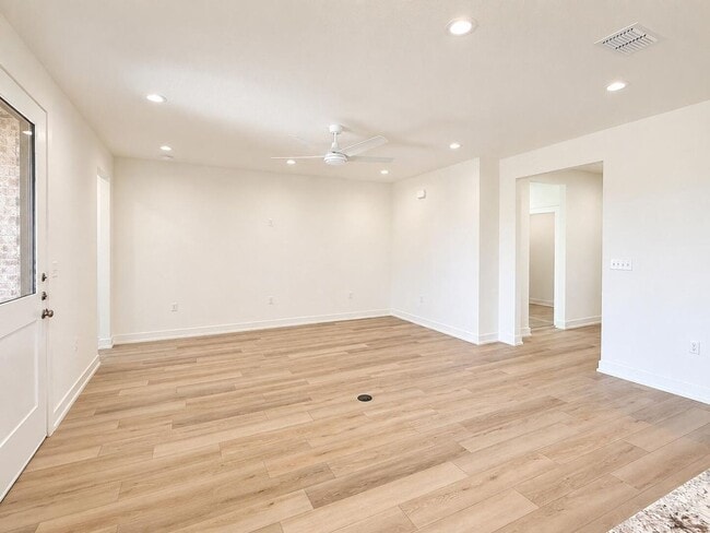 Foto del edificio - FRENSHIP ISD-FANTASTIC NEW BUILD FOR LEASE-4BED/2BATH/2GA