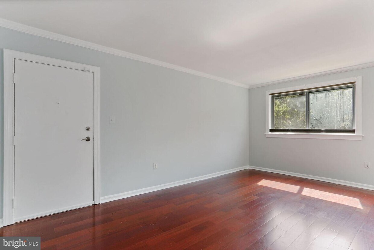 Primary Photo - 3111 Naylor Rd SE