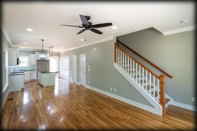 Building Photo - 406 Hump Cir