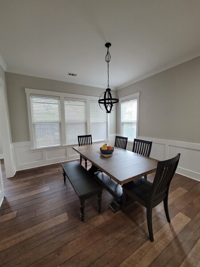 Building Photo - Furnished, Hampton Lake Rental! Easy, One ...