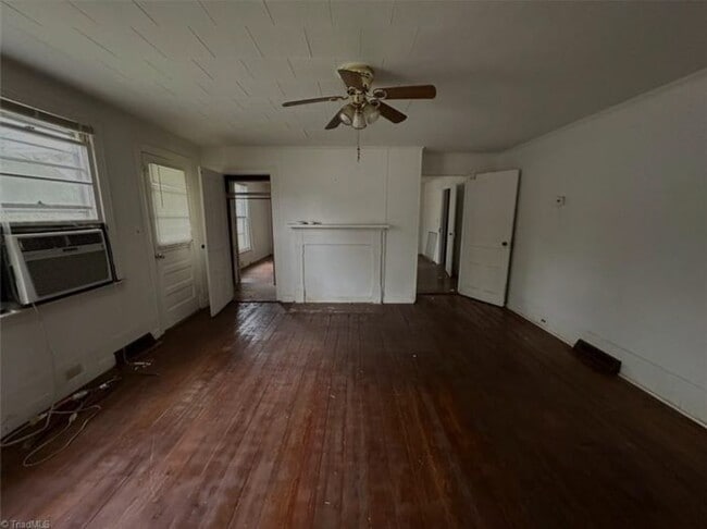 Building Photo - 302 Dahl St