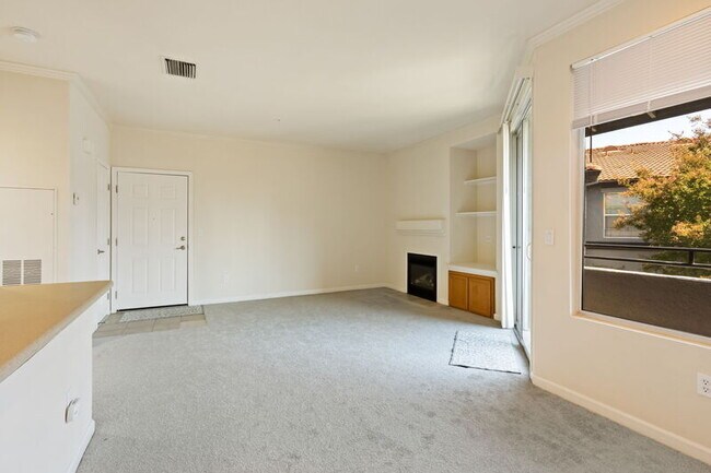 Foto del edificio - 5201 Laguna Oaks Dr