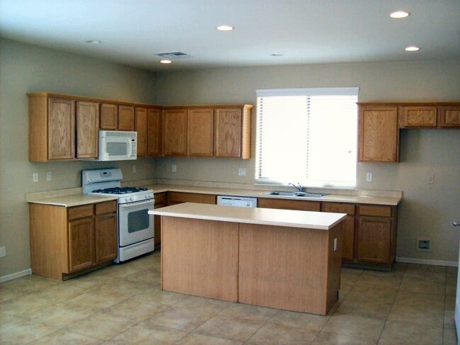 Building Photo - Spectrum At Val Vista