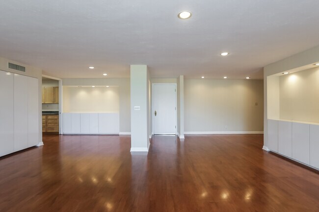 Entrance - 723 Palisades Beach Rd