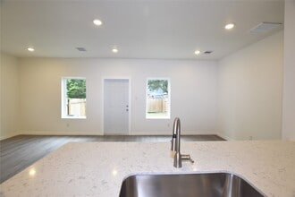 Building Photo - 1230 3rd Ave N