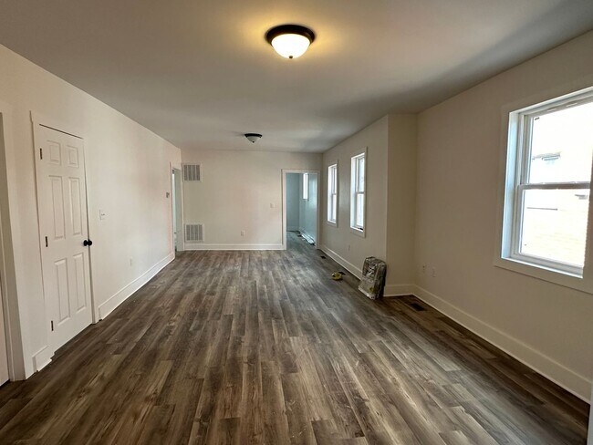 Building Photo - 319 Gray Ave