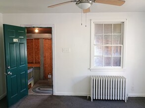 Building Photo - 807-807 Bedford St