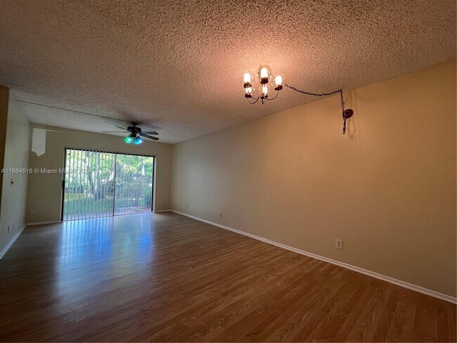 Building Photo - 11441 NW 39th Ct