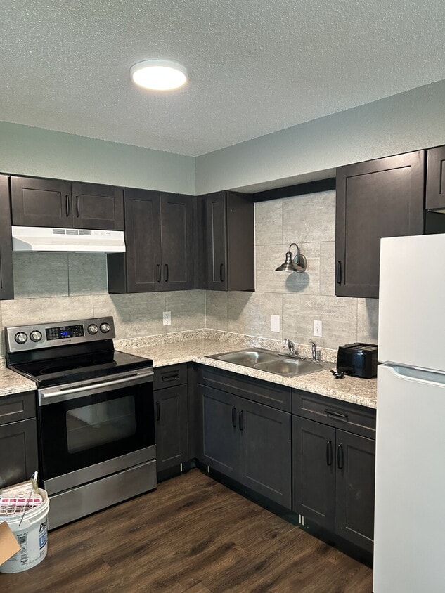 Building Photo - Updated apartment in Green Ridge, MO!