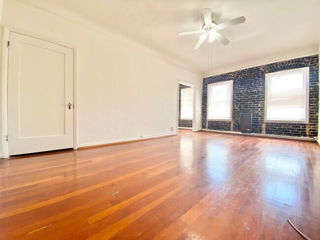 Foto del edificio - 608 S Dunsmuir Ave. Los Angeles, CA 90036