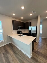 Building Photo - 200 White Water Dr