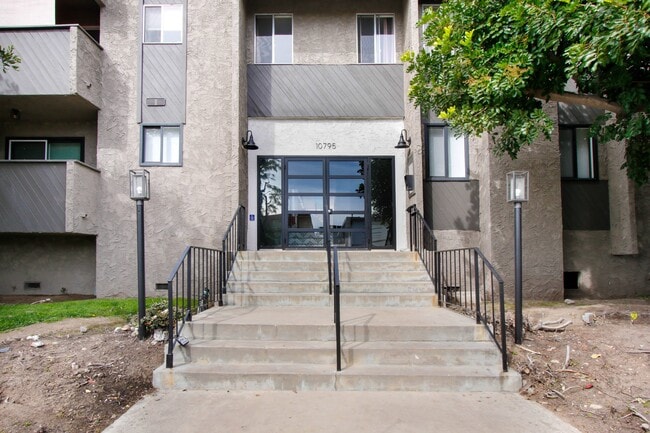 Building Photo - 10795 Woodbine