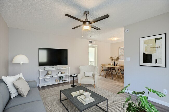 5902 W Royal Palm Rd #58 - Calidad web - 014 - 05 SALA DE ESTAR_VS - Rise at the Palms