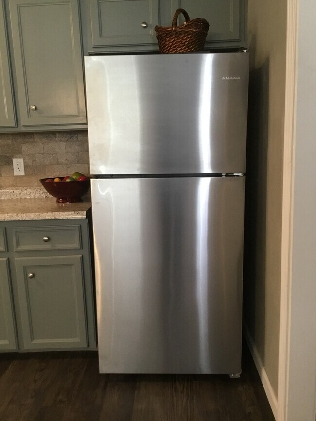 Foto del edificio - COLLEGE PROPERTY---PRE-LEASING FOR AUGUST! Amazing Updates! 3 bedroom 2 bath