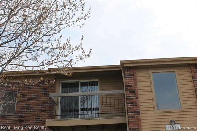Building Photo - 34650 Clarkson Dr W