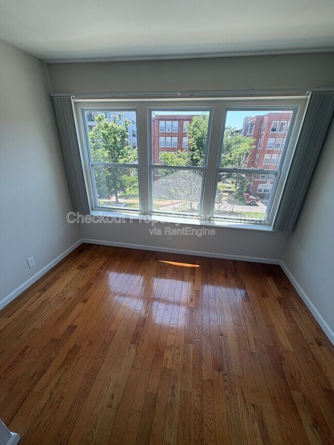 Building Photo - 5535 Pershing Ave