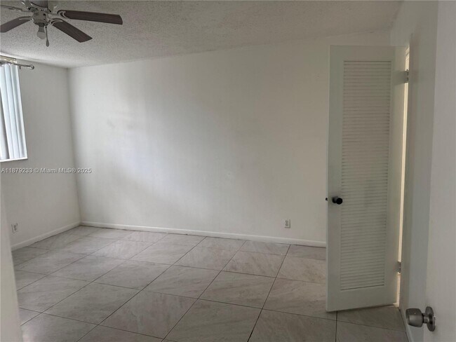 Foto del edificio - 3001 NW 48th Ave